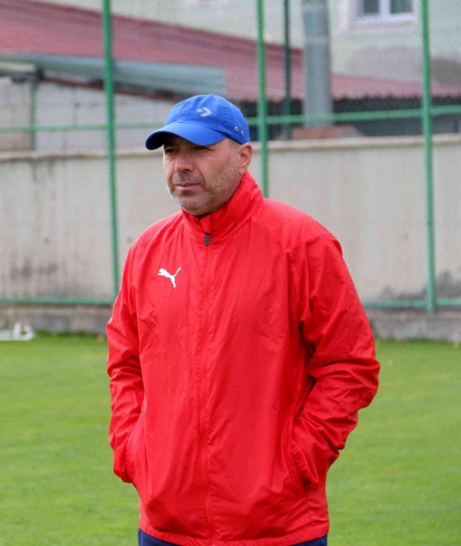 Sivas Belediyespor’da Özer Karadaş İle Yollar Ayrıldı!