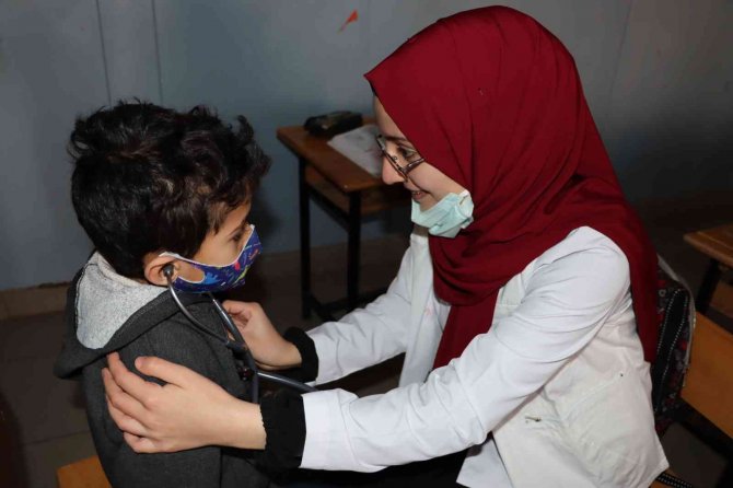 Tıp Fakültesi Öğrencilerinden Köy Okulunda Anlamlı Etkinlik