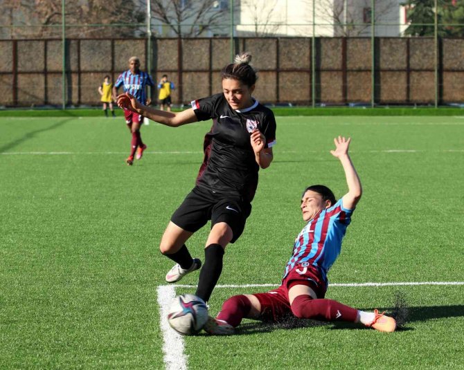Turkcell Kadın Futbol Süper Ligi: Yabpa: 1 - Trabzonspor: 5