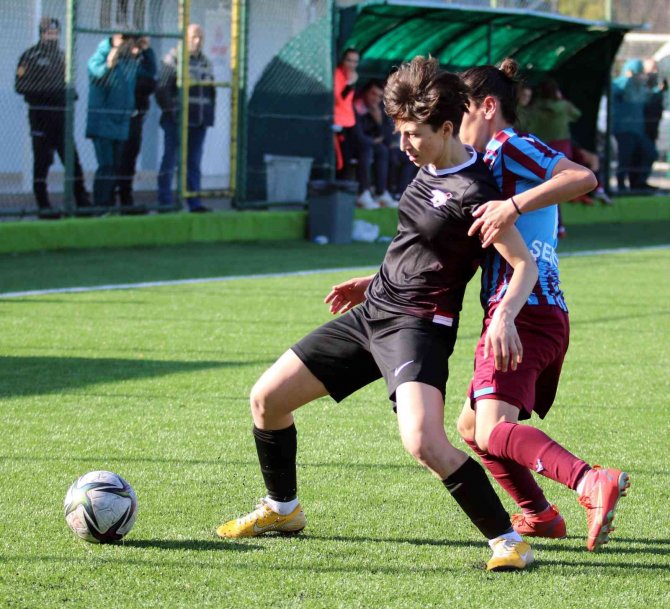 Turkcell Kadın Futbol Süper Ligi: Yabpa: 1 - Trabzonspor: 5