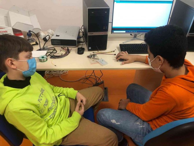 Türkeli’deki Çocuklara “Robotik Kodlama” Eğitimleri Başladı