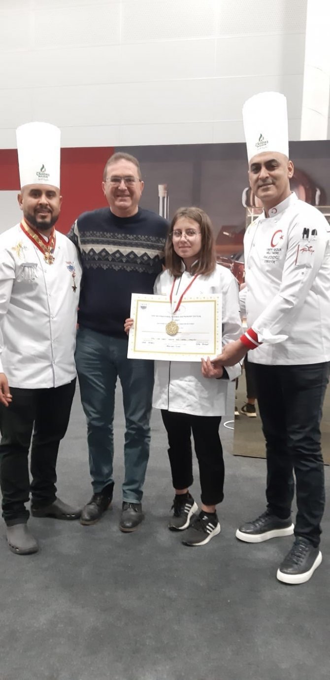 Şuhutlu Öğrenciler Yemek Yarışmasından 6 Madalya İle Döndü