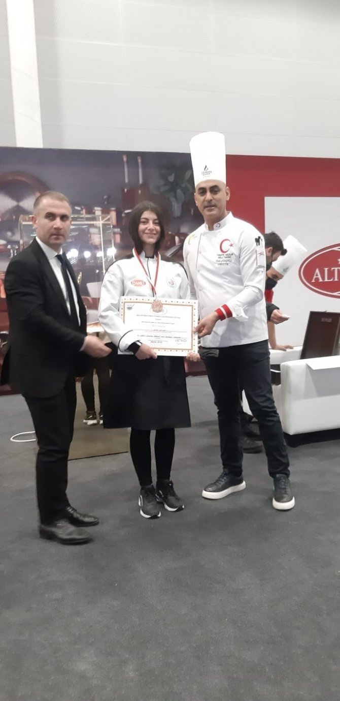 Şuhutlu Öğrenciler Yemek Yarışmasından 6 Madalya İle Döndü