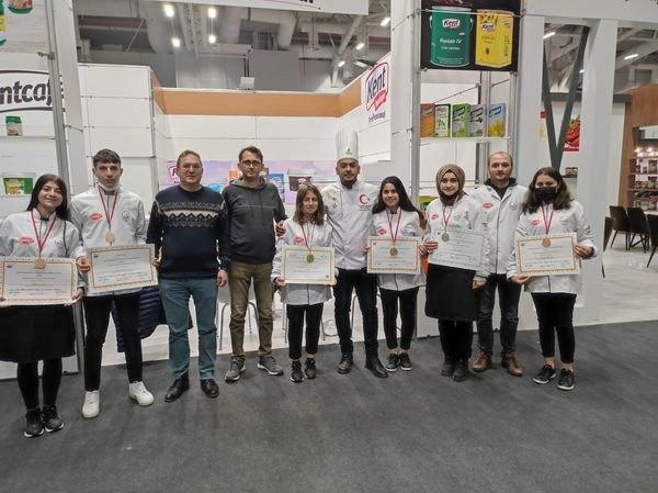 Şuhutlu Öğrenciler Yemek Yarışmasından 6 Madalya İle Döndü