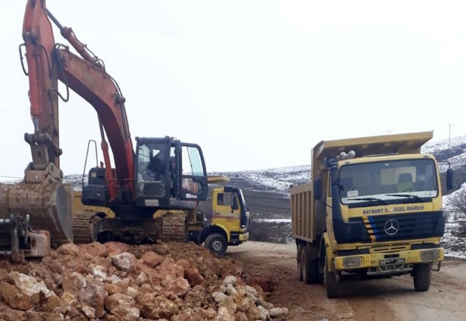 Vali Epcim’e Muhtarlardan Çift Şerit Yol Teşekkürü
