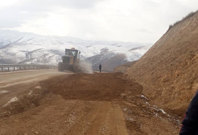 Vali Epcim’e Muhtarlardan Çift Şerit Yol Teşekkürü