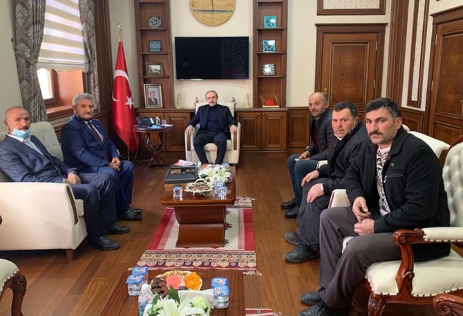 Vali Epcim’e Muhtarlardan Çift Şerit Yol Teşekkürü