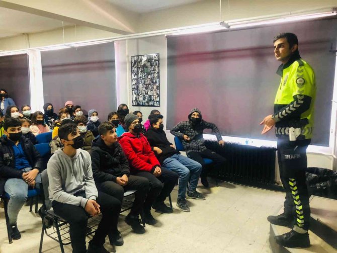 Van Polisinden 215 Öğrenciye Trafik Eğitimi Verildi