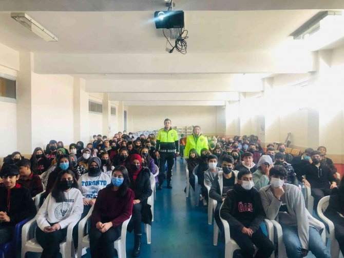 Van Polisinden 215 Öğrenciye Trafik Eğitimi Verildi