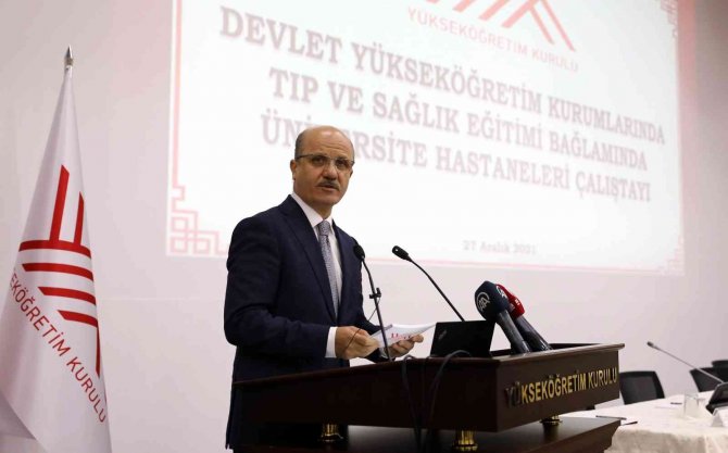 Rektör Çomaklı, Üniversite Hastaneleri Çalıştayına Katıldı