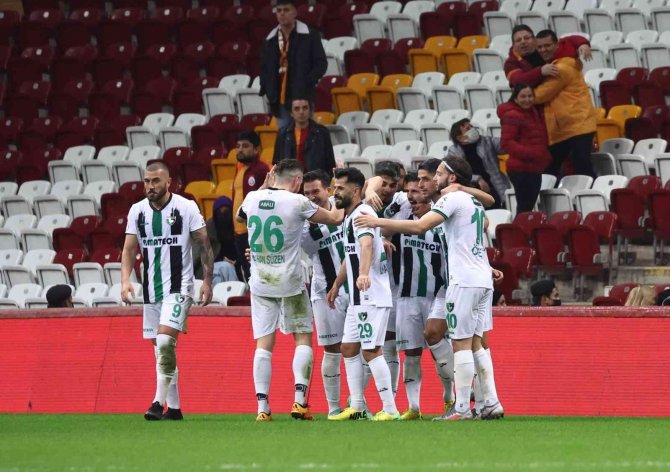 Denizlispor, İ̇stanbul’da Tarih Yazarak Tur Atladı