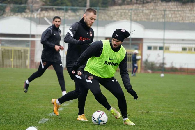 Gaziantep Fk, Bursaspor Karşısında İlk Galibiyetini Arıyor