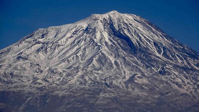 Ağrı Dağı İhtişamıyla Göz Kamaştırıyor