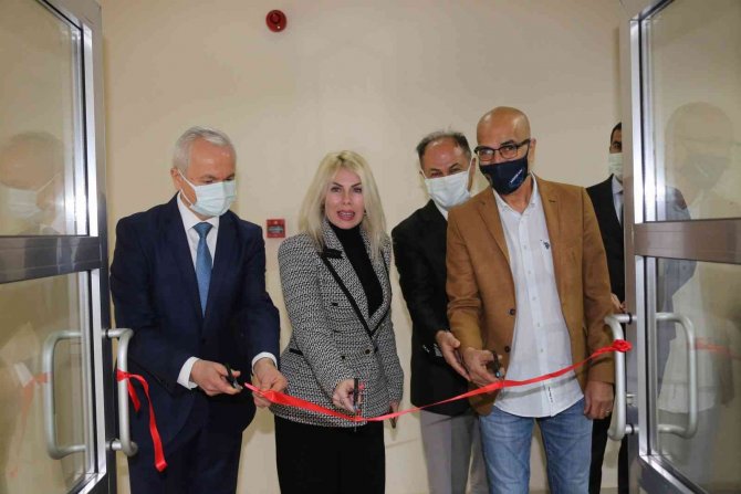 Rektör Özkan, Ziraat Fakültesi Merkez Laboratuvarı’nın Açılışını Yaptı