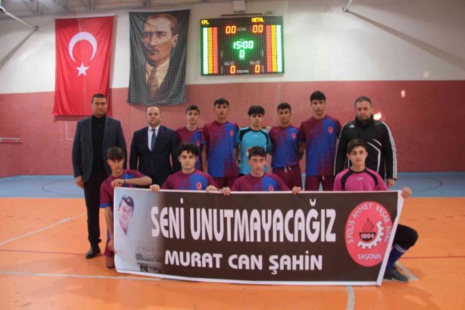 Hes Kanalına Düşüp Ölen Arkadaşlarını Andılar