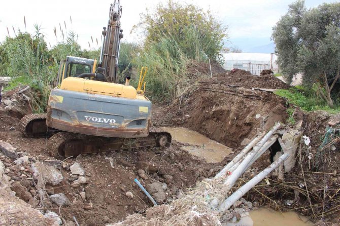 Kumluca Hacıveliler Köprüsü’nde Yenileme Çalışması