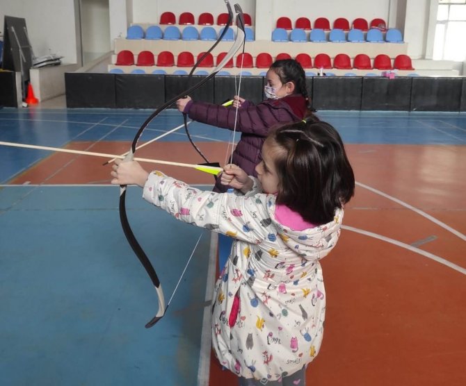 Aslanapa’da Geleneksel Türk Okçuluğu Kursu Açıldı