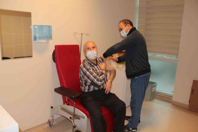 Balıkesir’de İlk Turkovac Aşısı Yapıldı