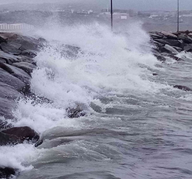 Bandırma’da Fırtına Deniz Ve Hava Ulaşımını Olumsuz Etkiledi