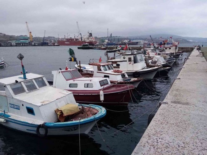 Bandırma’da Fırtına Deniz Ve Hava Ulaşımını Olumsuz Etkiledi