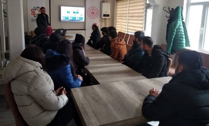 Bayburt’ta Uluslararası Öğrenciler Derneği Mensuplarına Afet Farkındalık Eğitimi Verildi