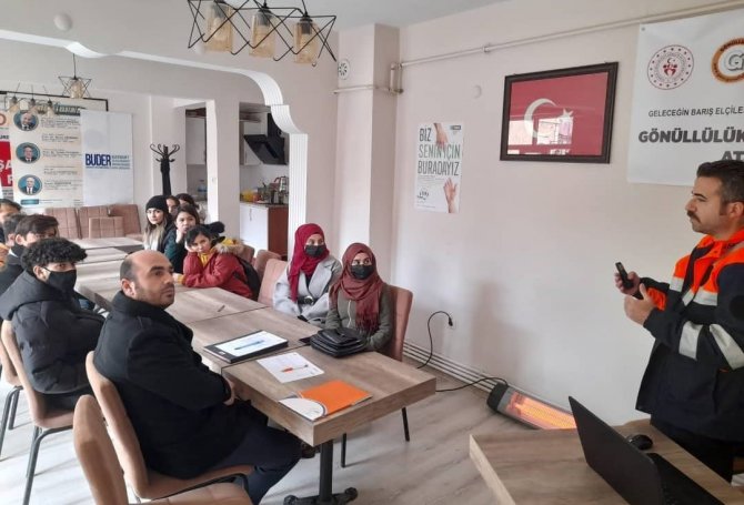 Bayburt’ta Uluslararası Öğrenciler Derneği Mensuplarına Afet Farkındalık Eğitimi Verildi