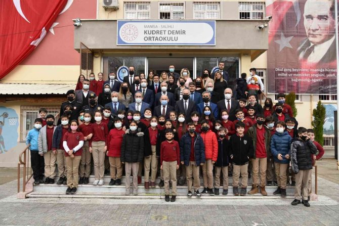 Vali Karadeniz, Salihli’de Kütüphane Açılışına Katıldı