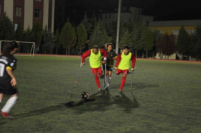 Kadın Futbol Takımı Ve Ampute Sporcular Kadına Şiddete ’Hayır’ Dedi