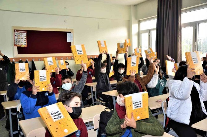 Öğrencilere 224 Bin Yardımcı Kitap Dağıtılma Başlandı