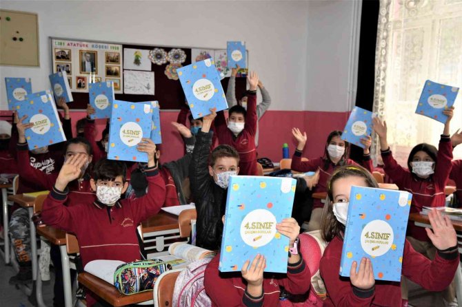 Öğrencilere 224 Bin Yardımcı Kitap Dağıtılma Başlandı