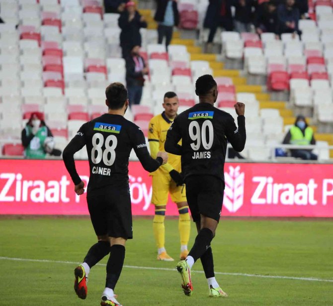 Leke James Gol Sayısını 4’e Çıkardı