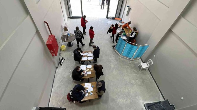 İ̇şçiler Aşı İçin Sıraya Girdi