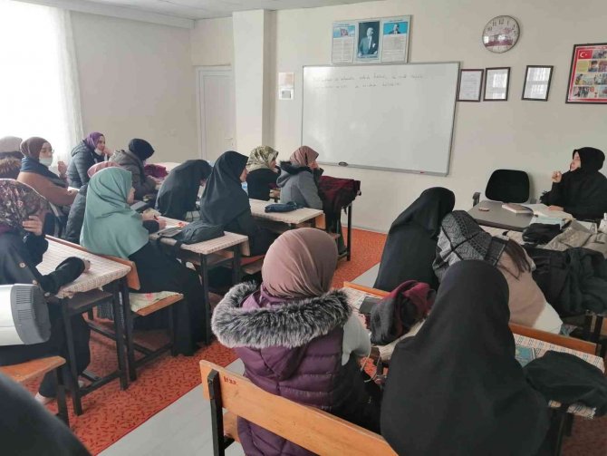 Dini Bilgiler Atölyelerde Öğretiliyor