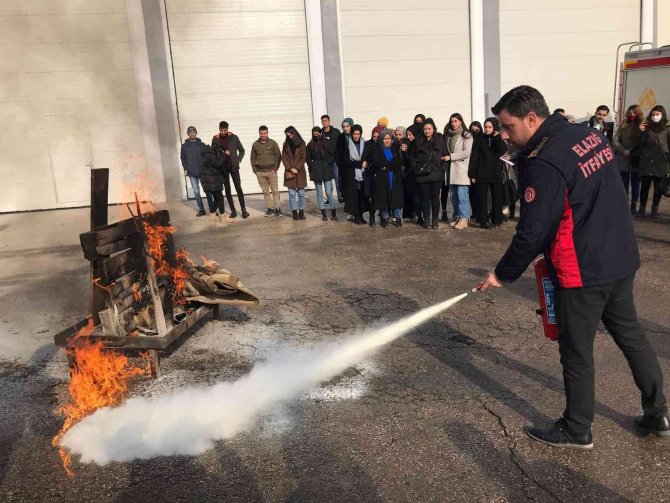 Elazığ’da Üniversite Öğrencilerine Yönelik Yangın Eğitimi Ve Tatbikatı
