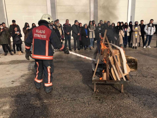 Elazığ’da Üniversite Öğrencilerine Yönelik Yangın Eğitimi Ve Tatbikatı