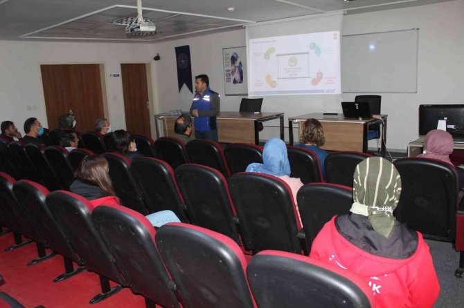 Erzincan Gençlik Merkezi Personeline Afet Bilinci Eğitimi Verildi