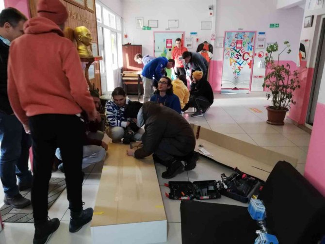 Eskişehir’den Gelen Üniversite Öğrencileri, Daday’da Kütüphane Oluşturuyor