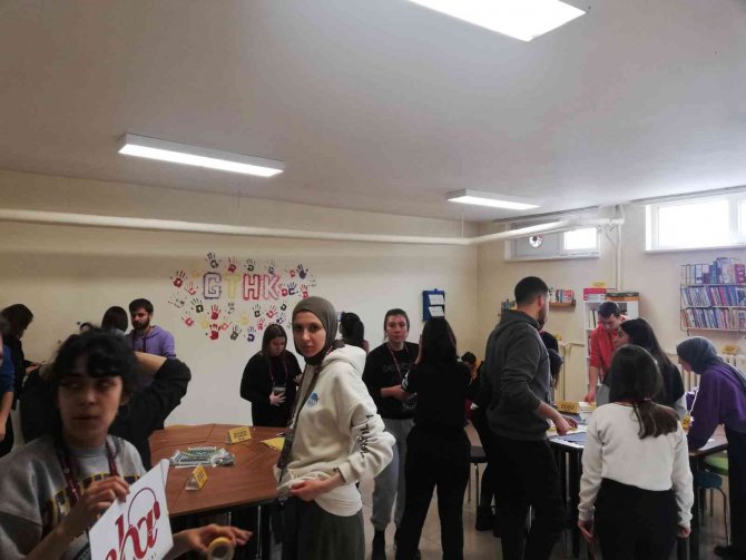 Eskişehir’den Gelen Üniversite Öğrencileri, Daday’da Kütüphane Oluşturuyor