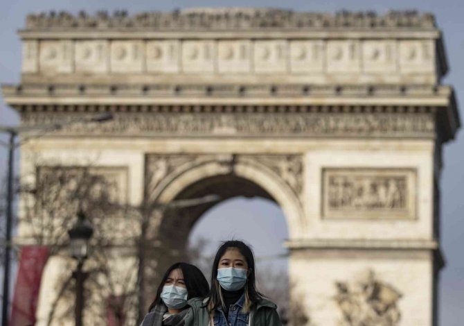 Fransa’da Günlük Vaka Sayısı 200 Binin Üzerinde