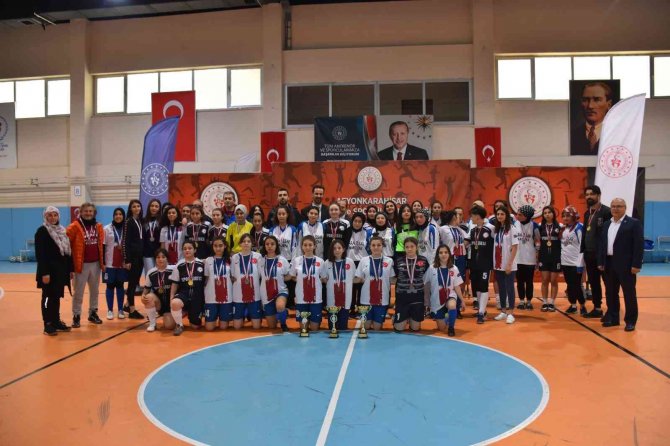 Şampiyonlar Ödüllerini Kahyaoğlu’ndan Aldı