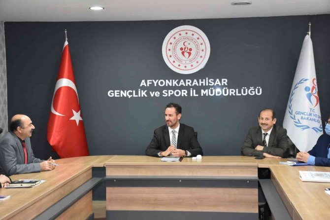 Şampiyonlar Ödüllerini Kahyaoğlu’ndan Aldı
