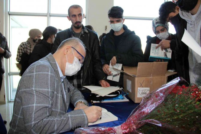 Spor Yorumcusu Domaç, İletişim Fakültesi Öğrencileriyle Buluştu