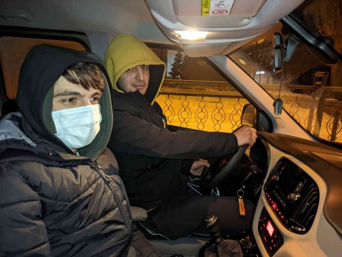 Hava Eksi 23 Derece, Sürücüler Gece Nöbetine Başladı
