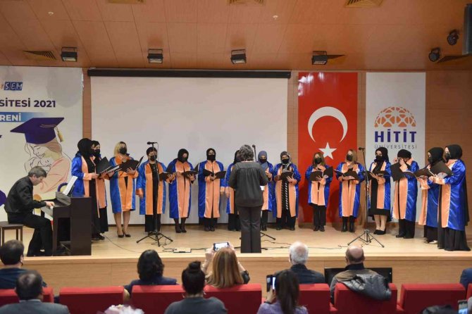 Hitit Anne Üniversitesi 3’üncü Dönem Mezunlarını Verdi