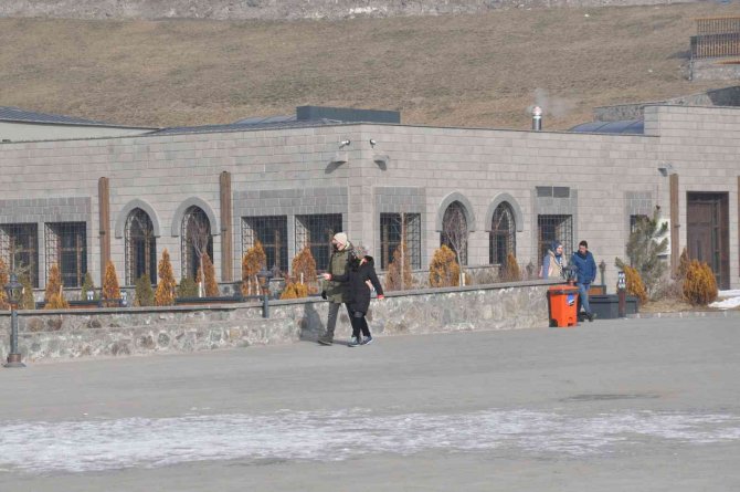 Kars Vadisi Yerli Ve Yabancı Turistleri Tarihi Noktada Buluşturuyor