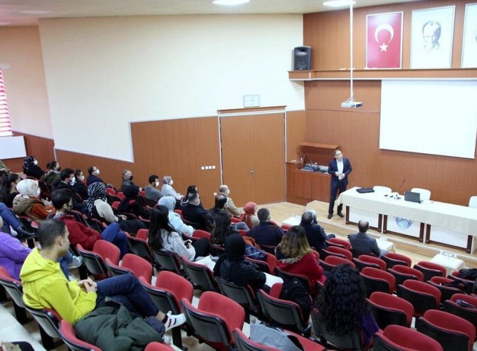 Üniversitede “Altın Oran Ve Leonardo Fibonacci” Semineri Verildi