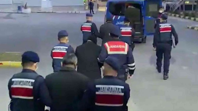 Besiciyi Kandırıp 11 Büyükbaş Hayvanını Dolandıran 3 Şüpheli Tutuklandı