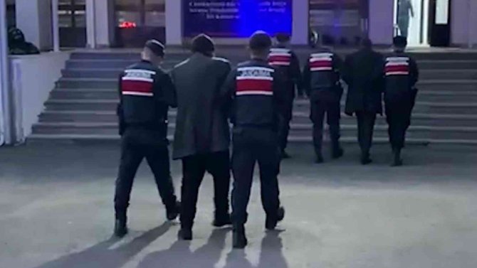 Besiciyi Kandırıp 11 Büyükbaş Hayvanını Dolandıran 3 Şüpheli Tutuklandı