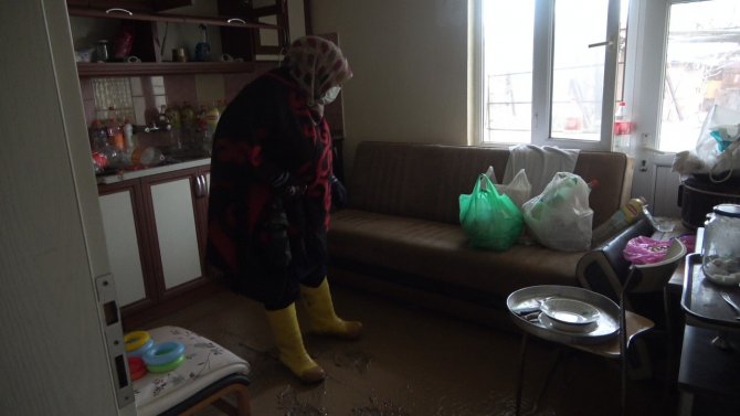 Selzedelerden Yürek Yakan İfadeler: "Sabaha Kadar Koltukların Üzerinde Bekledik"