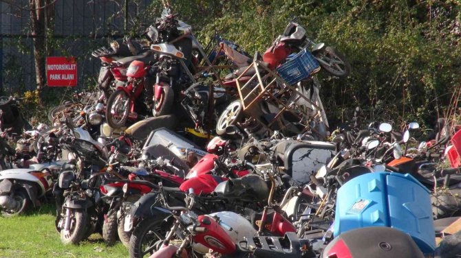 12 Yıldır Burada Bekliyorlar